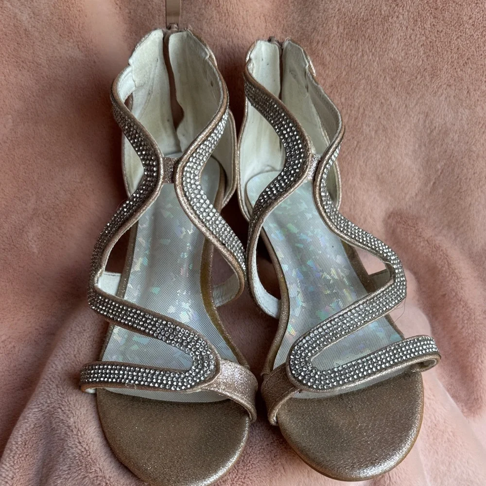 Girls Size 2 Kitten Heels